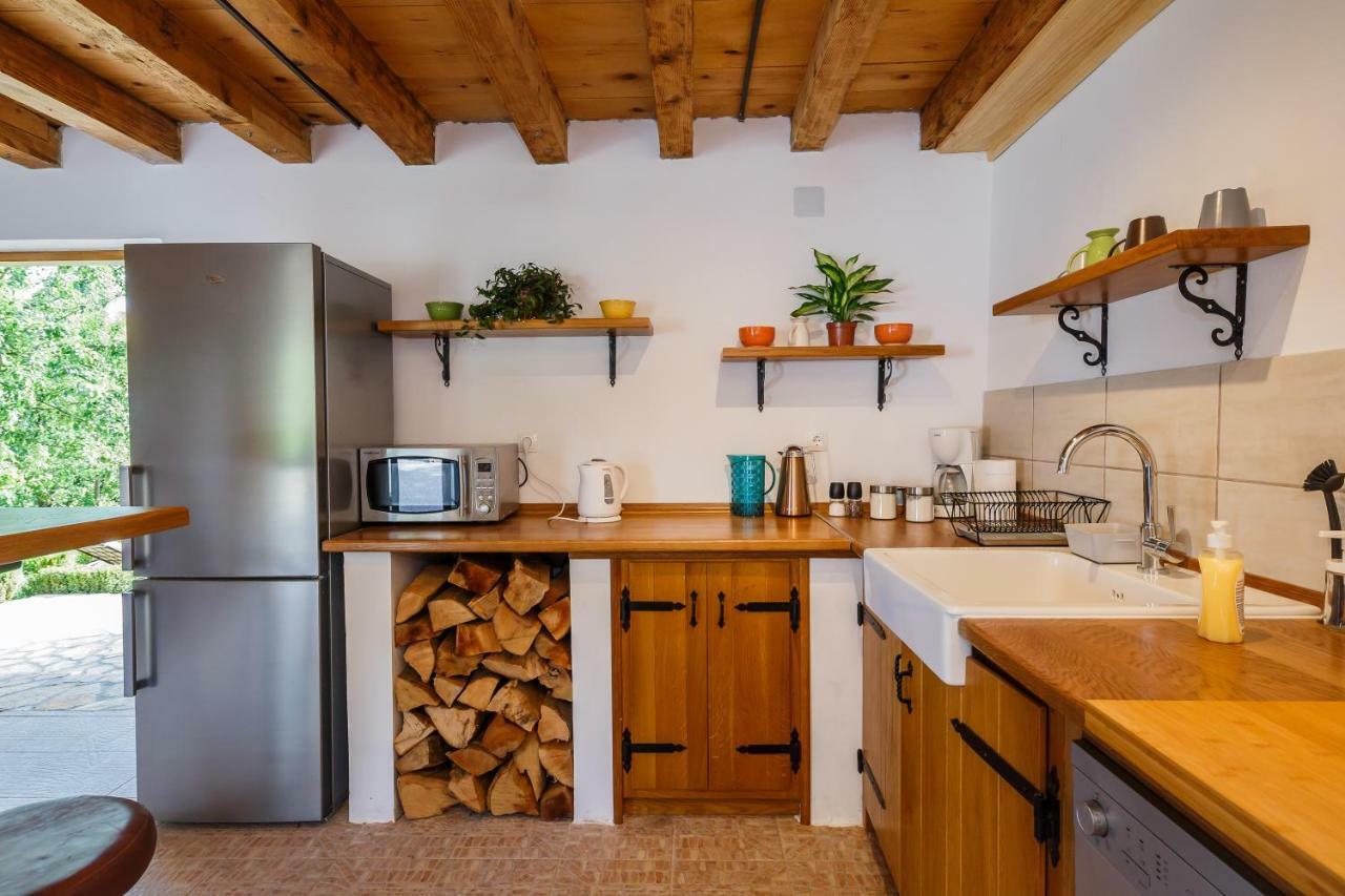 Beautiful Cottage With Heated Pool For 22 Ppl Plaški エクステリア 写真