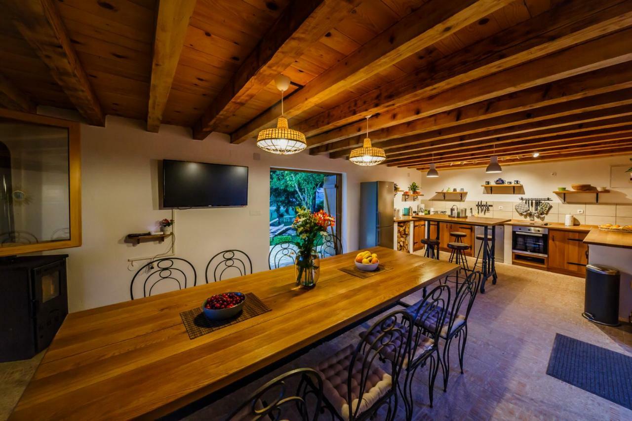 Beautiful Cottage With Heated Pool For 22 Ppl Plaški エクステリア 写真