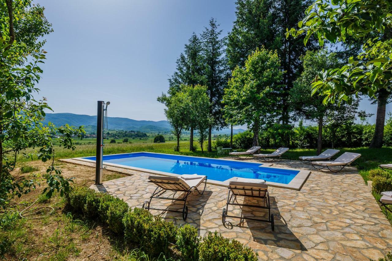 Beautiful Cottage With Heated Pool For 22 Ppl Plaški エクステリア 写真